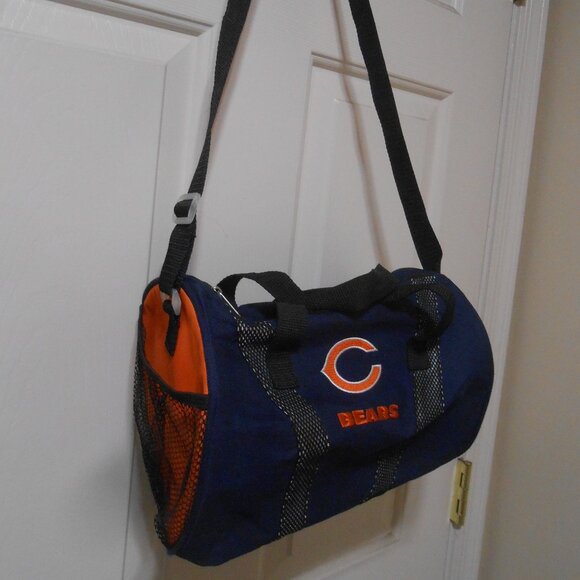 NFL CHICAGO BEARS ROUND TOTE CROSSBODY BAG ZIP CLOSE 2 MESH POCKETS NWOT ππ©π - Picture 2 of 12